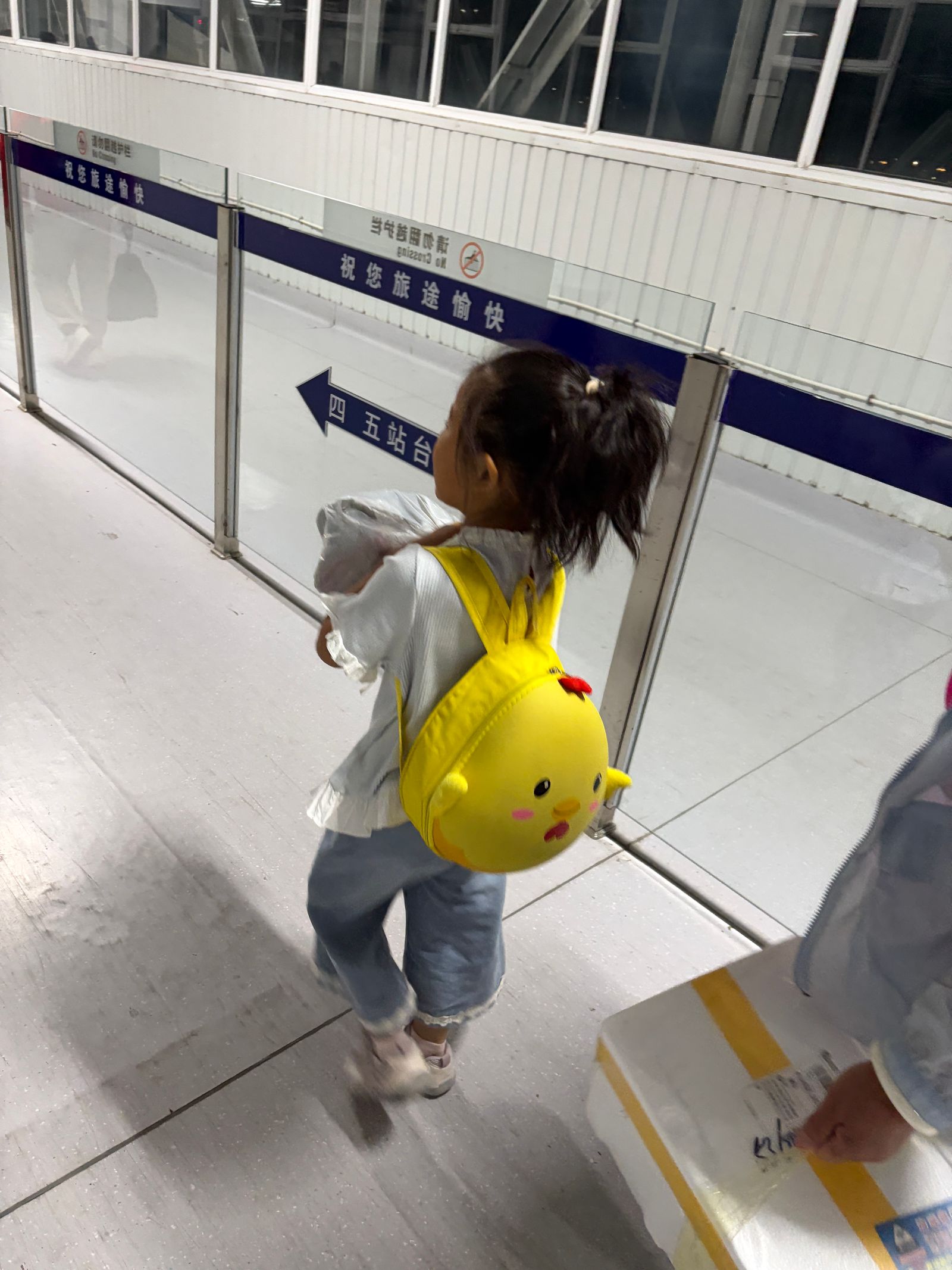 散步的小孩-2026-05-28